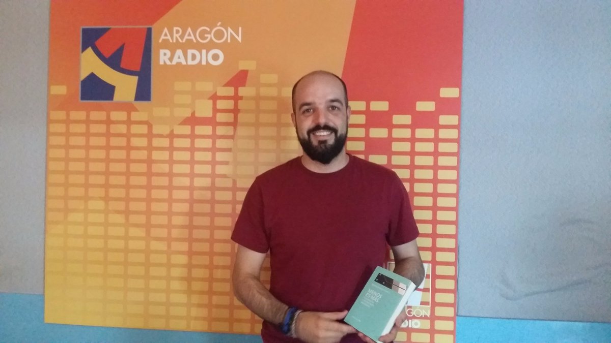 Charlando con Ignacio Lasierra <a href="/mundoimplacable/">Ignacio Lasierra</a> sobre #Menosesmas el libro de #guiones de #cortos que ha coordinado
