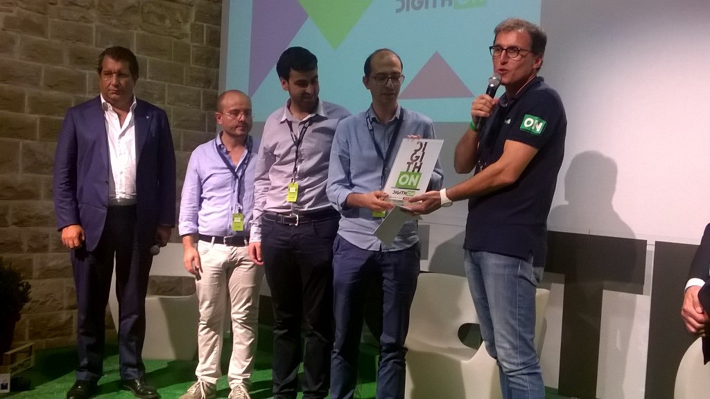 digith_on's tweet photo. Premio @italotreno a @liberbook_arl #Digithon2016 #startup #Italo https://t.co/NYdjlAwPOC