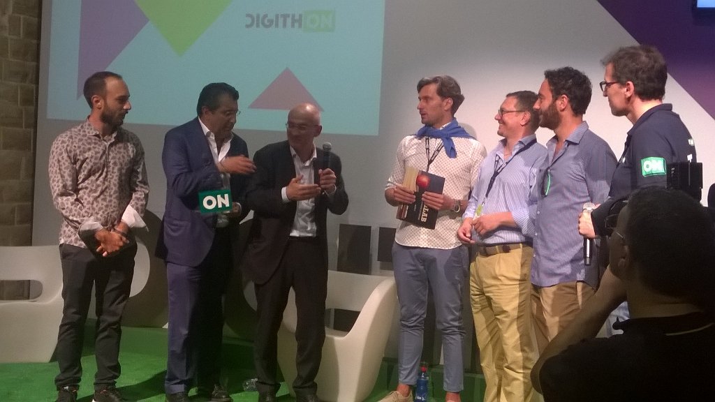 digith_on's tweet photo. Premio #Digithon2016 a @aulab_it #startup https://t.co/7hgnMjPlpN