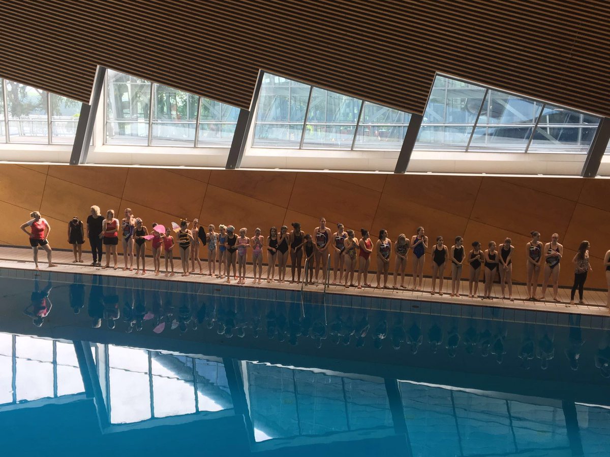 DeDolfijnSY's tweet photo. 19/6 #seizoensafsluiting bij #DeDolfijn #synchroonzwemmen @Sloterparkbad #samen #together #synchro #Amsterdam #team https://t.co/frjISp2xXq