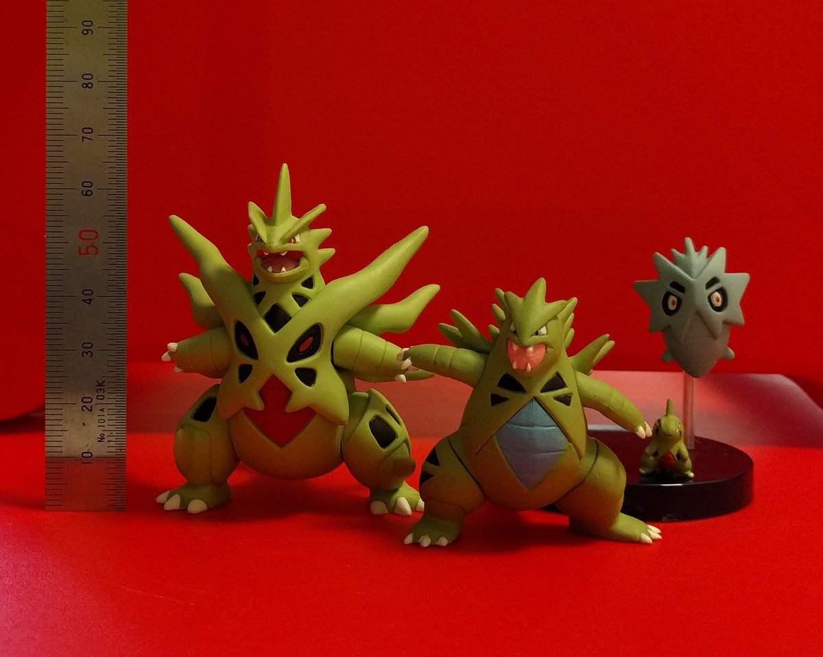 たかさおじさん على تويتر モンスターコレクション メガサメハダー 全長2 5mとしたら 6 25cm 誤差の範囲で立ポケ判定 同じたかさのメガバンギラスもダブルチェック 40分の1スケールのポケモンフィギュア探して立体ポケモン図鑑補完しようぜ