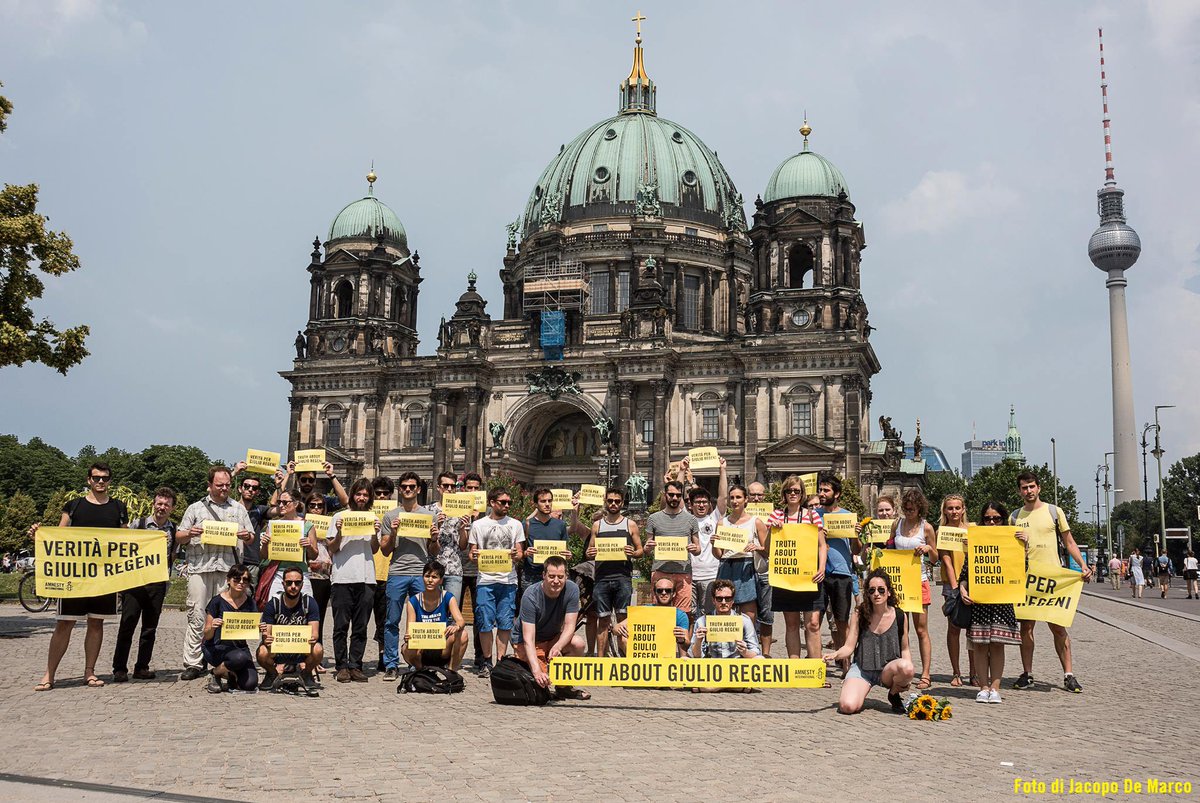 amnestyitalia's tweet photo. Ieri a Berlino #veritapergiulioregeni #TruthforGiulio https://t.co/EwMaMrdGCd
