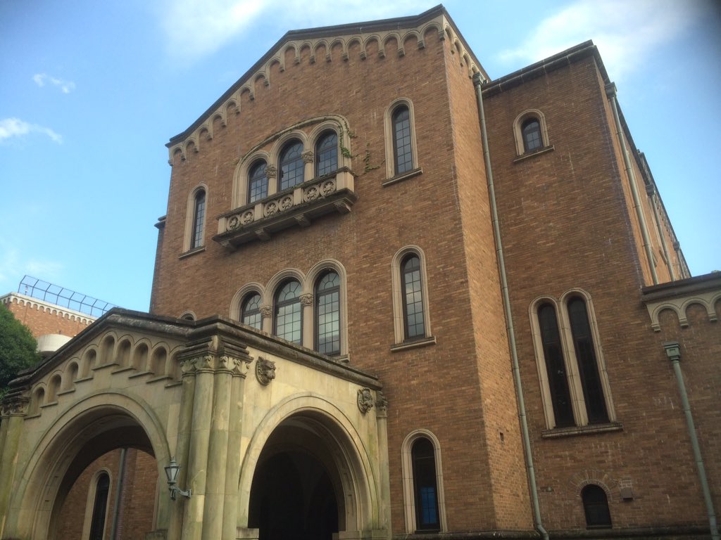 柳波 Twitterissa 一橋大学校舎群 旧東京商科大学 昭和5年竣工の時計台のある棟は図書館の一部 兼松講堂は昭和2年竣工 本館も含めロマネスク様式で統一されており美しいキャンパス 近代建築散歩 柳波 Twitterissa 一橋大学校舎群 旧東京商科大学 昭和5年竣工の時計台のある棟は図書館の一部 兼松講堂は昭和2年竣工 本館も含めロマネスク様式で統一されており美しいキャンパス 近代建築散歩