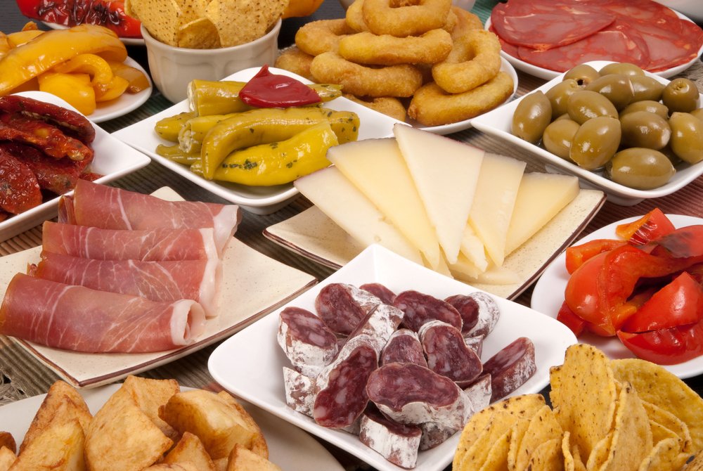 thuiscatering's tweet photo. Feestje? Bestel eenvoudig de catering online via https://t.co/TV11tdNDqs. Door heel Nederland geleverd! https://t.co/vpWubEcrMs