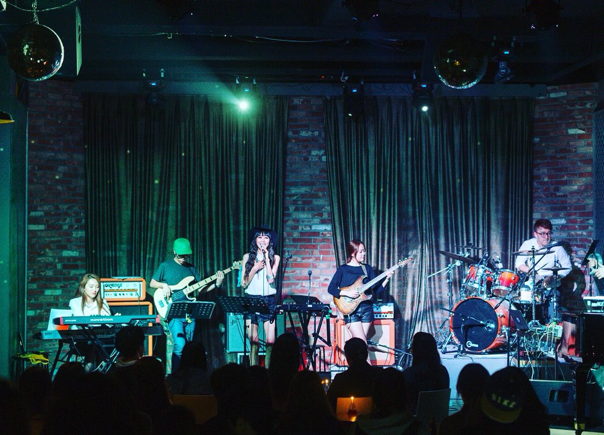 #온리브라질 둘째날! #일렉트로닉 #삼바 #펑크 밴드 #아스타주 #ASTAZU #브라질 리듬을 바탕으로 다양한 #음악적 융합을 시도하는 밴드!! 리더인 #시나 를 중심으로 우주적 사운드를 구현해내는 실험 중