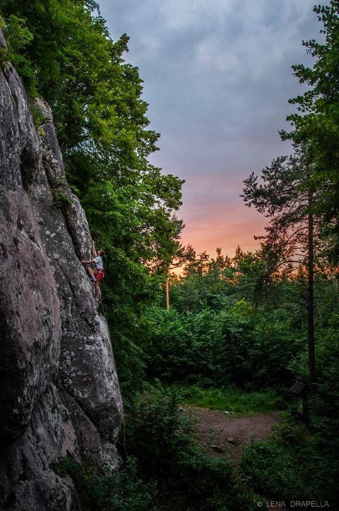 LenaDrapella's tweet photo. Sunset climbing at Podlesice. #Poland #climbing #sunset #landscape #outdoorphotography #photography #adventure #sky https://t.co/7I89dfcFJM