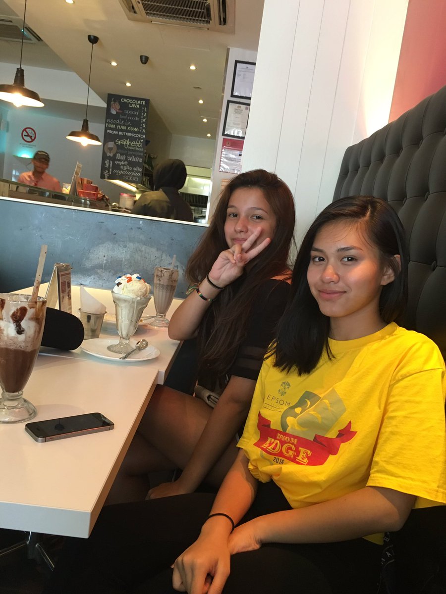 dearECiM's tweet photo. Post #EpsomEdge treats.  Last weekend in @HMMWilson icecream #treatsyou #missthesegirls https://t.co/l5qJrthoh8
