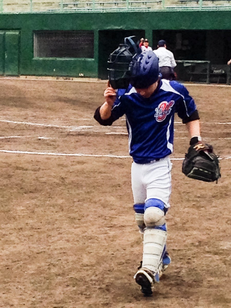 いずっち Twitterissa 草野球たのしかったー 今日3打数2安打2打点で いい活躍できた 笑 あと 今日野球で初めて キャッチャーやった 笑 防具暑いし 重いし キャッチャーって大変だわw まあ なかなか様になってるでしょ 笑