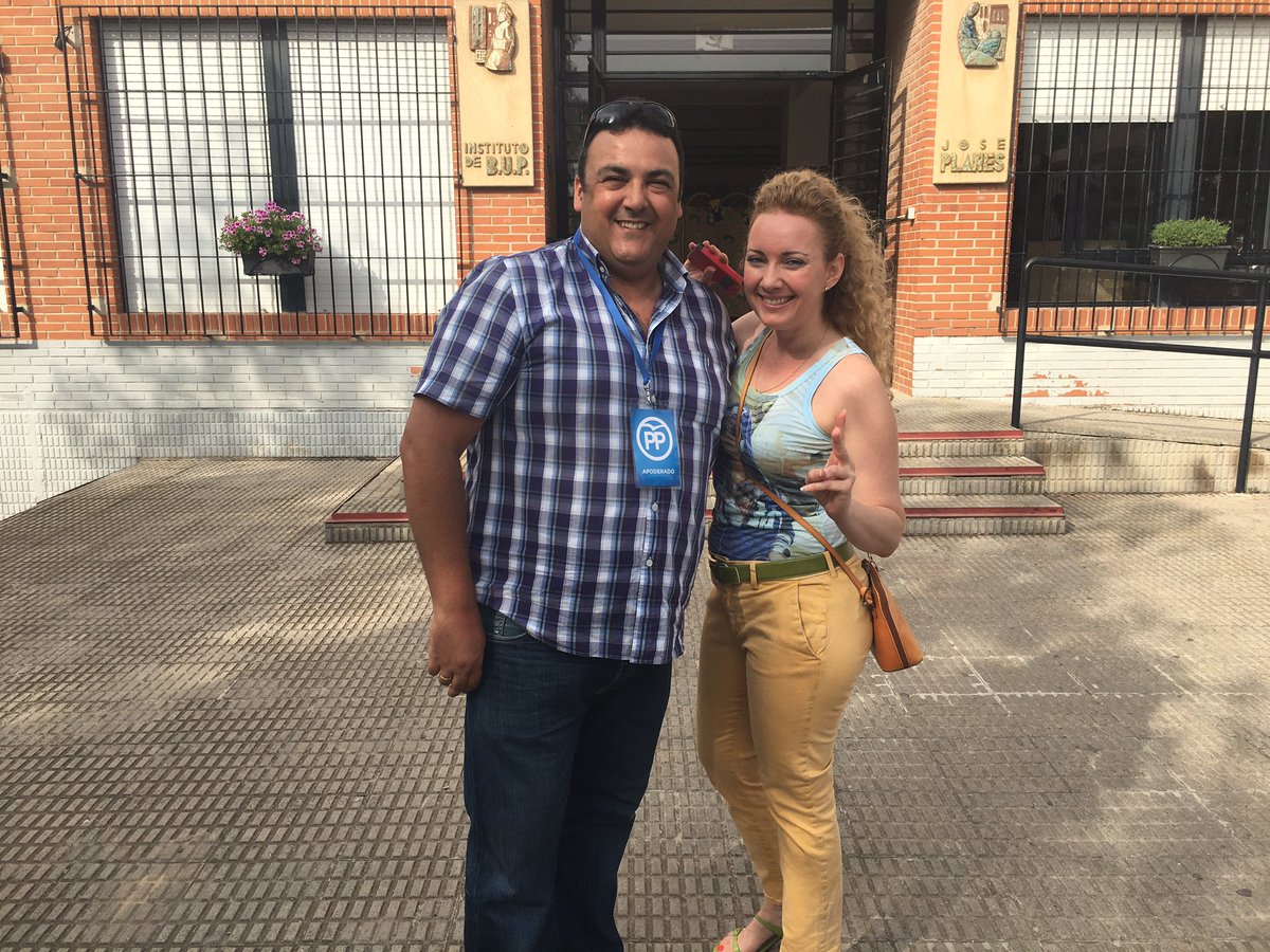 En el IES José Planes, #Afavor de nuestros vecinos. #PorEspañayRM con <a href="/abelennavarro/">Ana Belen Navarro Iglesias</a>