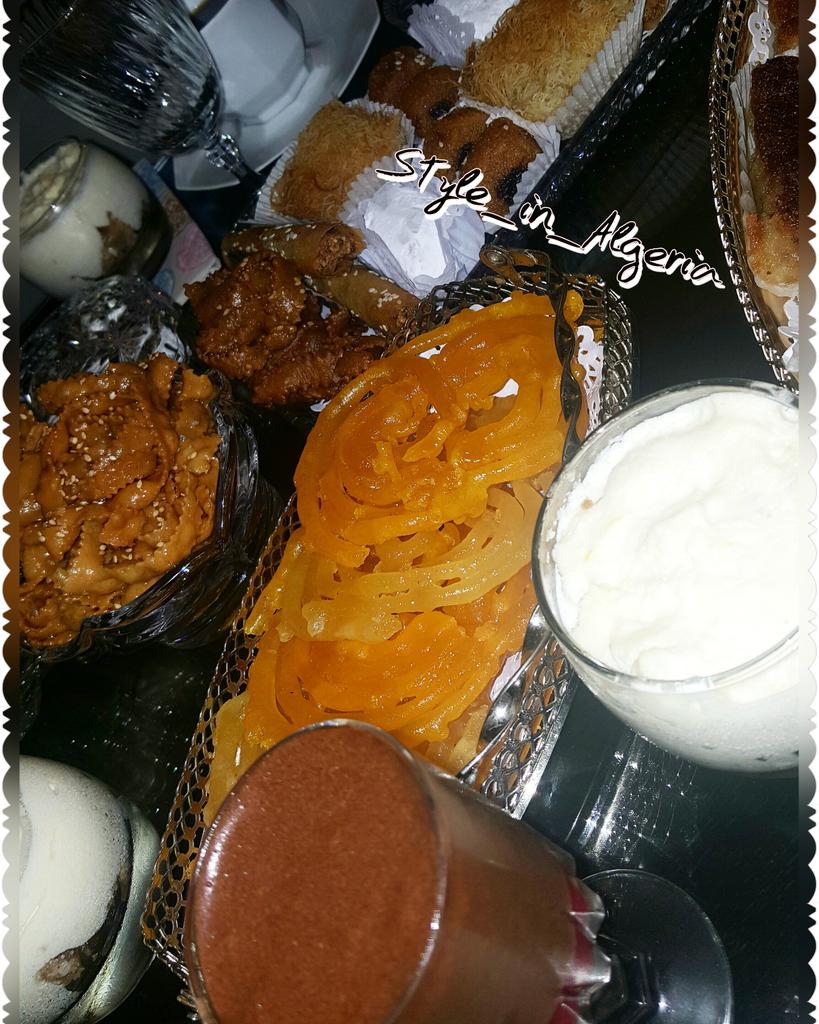 StyleAlgeria's tweet photo. #Saha_Ftourkom 😍 9a3da  a l'#Algérienne 💞 #Marocaine #Makrout #Ktayef #zlabiya #Chabakiya les gâteaux du #Maghreb ❤ https://t.co/S2xLFEVer6
