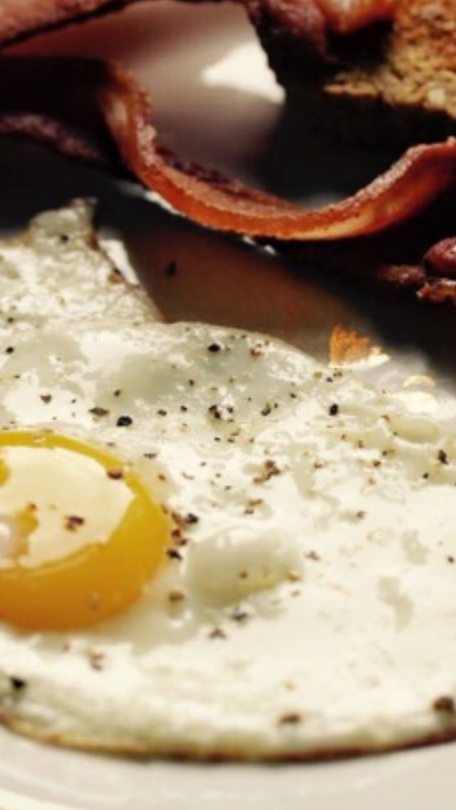 DeLuxeSE's tweet photo. @Lisa_Snowdon You want this really? Ha! #FullEnglish https://t.co/PD8N97zDxY