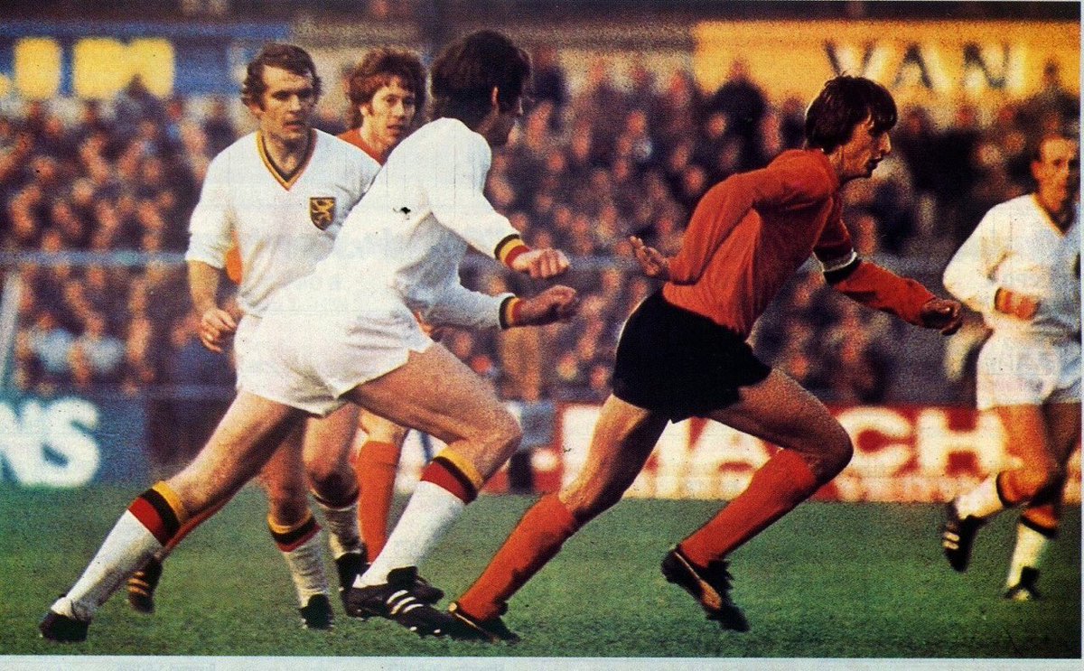 OldFootball11's tweet photo. #Netherlands v #Belgium, #Feyenoordstadium #Rotterdam (1976); 
#VanMoer #Dewalque #Semmeling #Suurbier and #Cruyff. https://t.co/VfCo5e4ho8