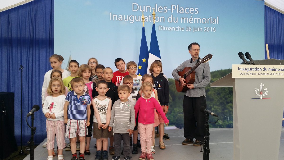 Rolland_Denis's tweet photo. #DunLesPlaces: répétitions des chants #écoles de Brassy, de Saint André en #Morvan, collège #VictorHugo de #Nevers https://t.co/4FJPToCh1W