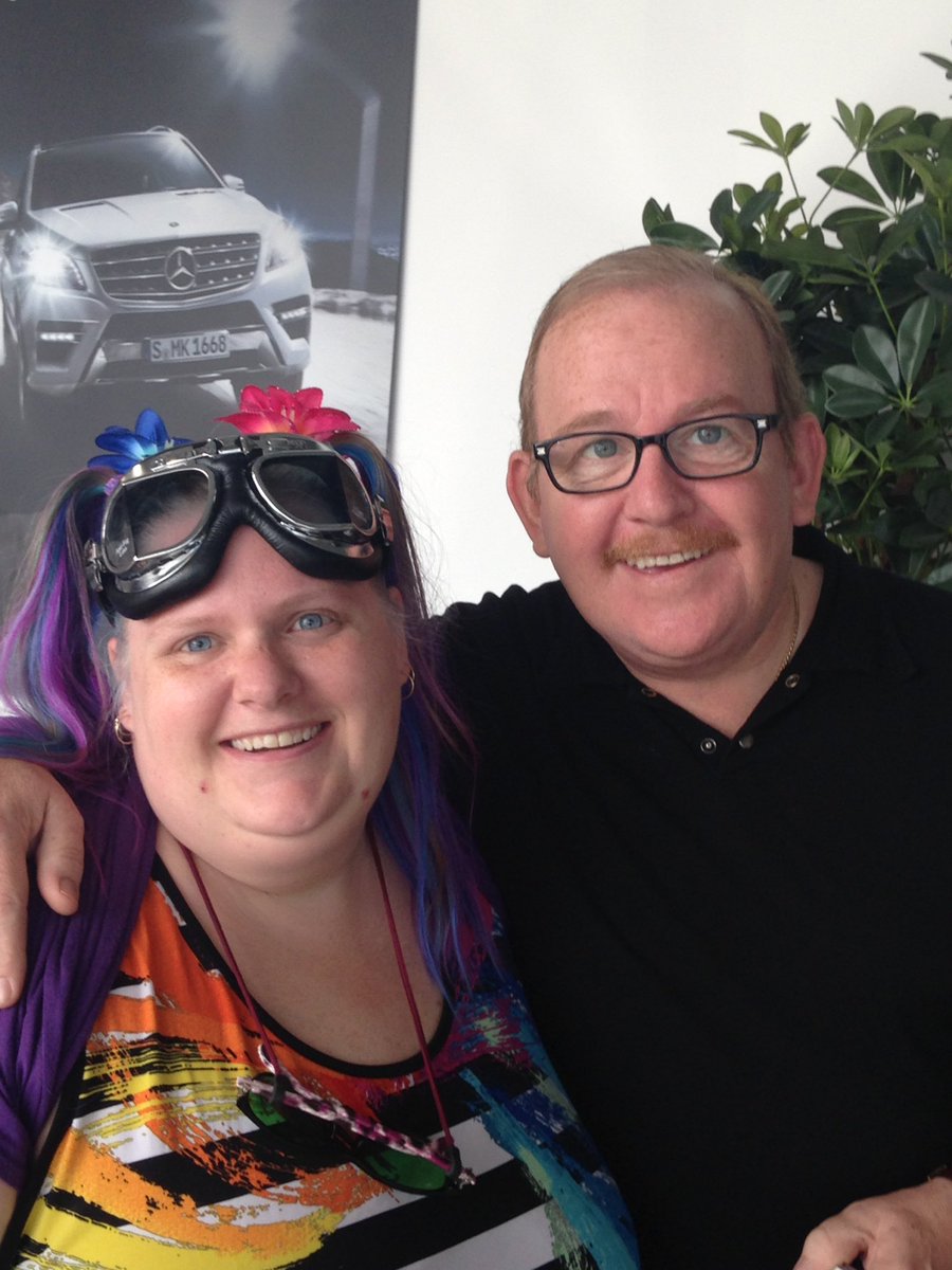 ElmvaleP5_4's tweet photo. Can you name the celebrity I met today??
@StratstoneMerc https://t.co/xl3YIKBoem