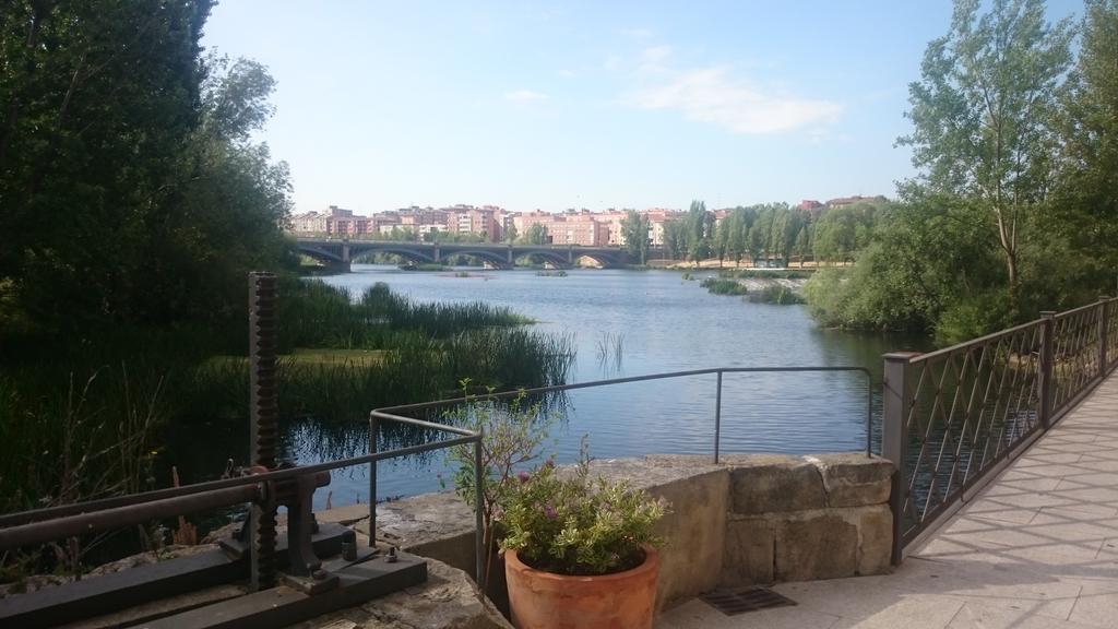 Ya estamos!!! En el Casino del Tormes!!  40 expositores, ropa, complementos, actividades, ludoteca..de tó #hallstars