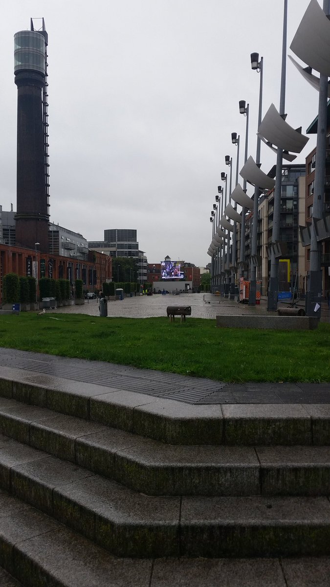 Pluie à Dublin.. jour pluvieux ; jour heureux ?? H-4 ;)
