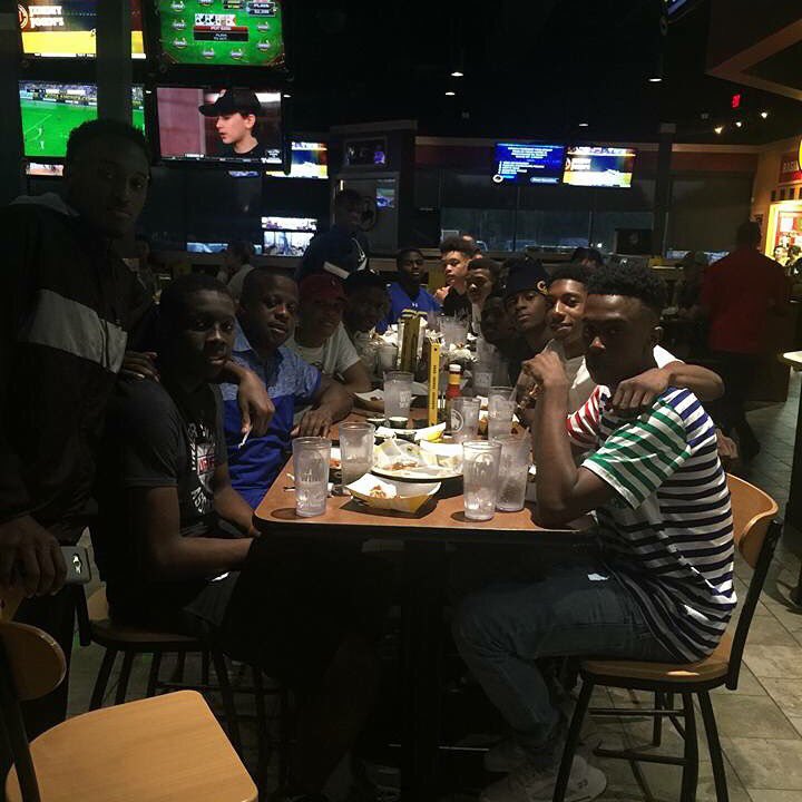 MPABasketball's tweet photo. #ULLTeamCamp #TeamFellowship #OneHeartOneMindOneSpirit #ChargerNation https://t.co/IPT5Eq6ucg