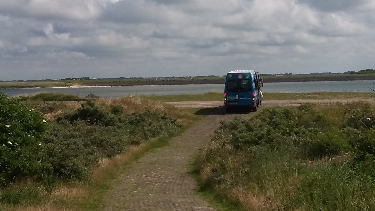 Daar brengt <a href="/Texelhopper/">Texelhopper</a> al de eerste wandelaars van de boot. Wandelen over De Hors en dan weer terug hoppen