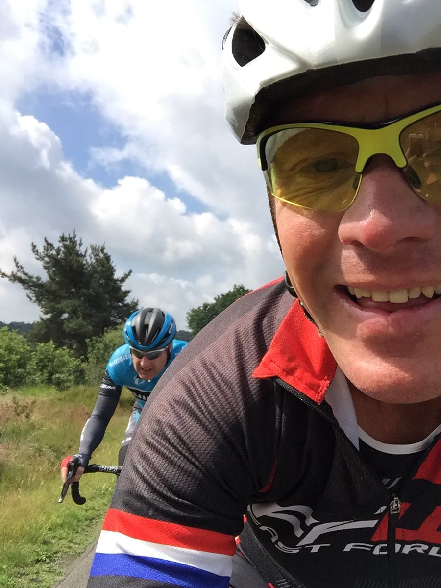 havstadrotork's tweet photo. Vol aan de bak over De Holterberg. Met een uitstekend fietsende Keeskamp! #maninvorm https://t.co/hsbVsrWLmv