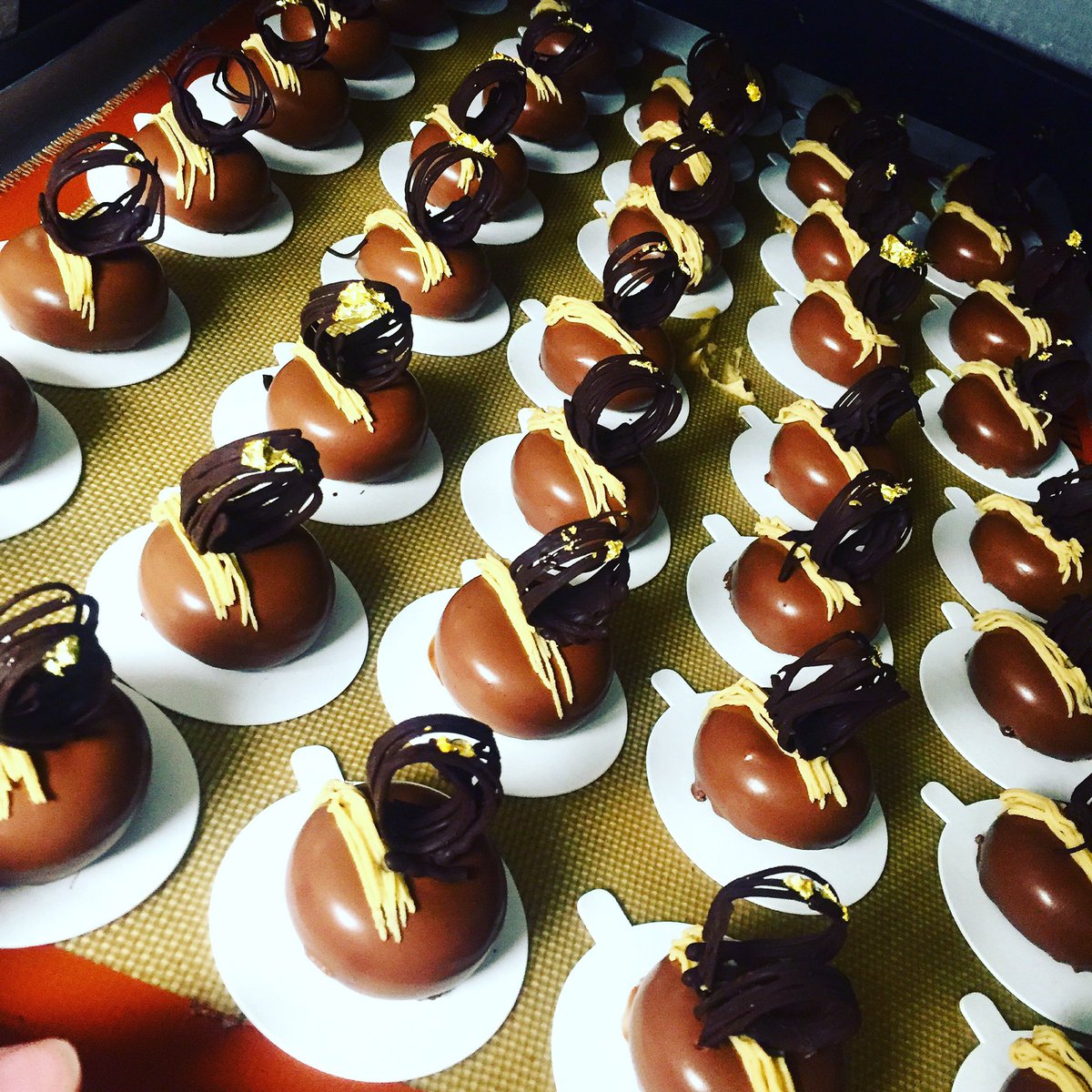 <a href="/sarahpatissier/">Sarah Frankland</a> <a href="/ghornigold/">Graham Hornigold</a> <a href="/ChristykGuthrie/">Christy Guthrie</a> how cute are these mini pebbles !