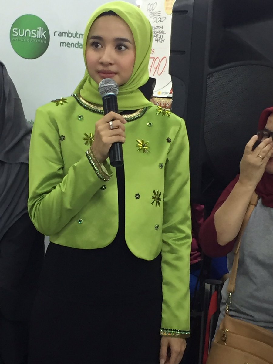 Teteh <a href="/Bellaudyaa/">Laudya Cynthia bella</a> di acara <a href="/SunsilkID/">Sunsilk Indonesia</a> #SunsilkHijabRecharge #laudyacynthiabella <a href="/bellaers_LCB/">Bellaers Community</a>