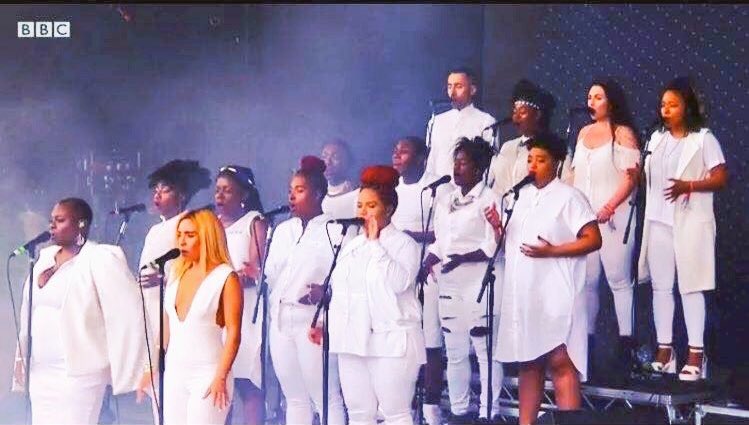 siziweee's tweet photo. My gang is so buff. @housechoir supporting H.U.R.T.S at #Glastonbury 🔥 #hgcyeah #rephgc https://t.co/u1bQV4LcXV
