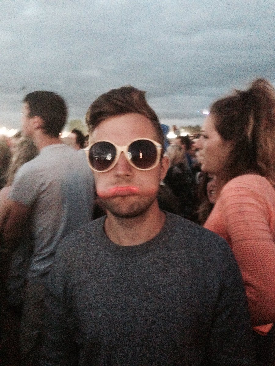 matthuxtable90's tweet photo. @SundayBrunchC4 Ryan eating a glow stick and Billy stuck in the chair at T in the park 2014 https://t.co/0V0z2zYXF9