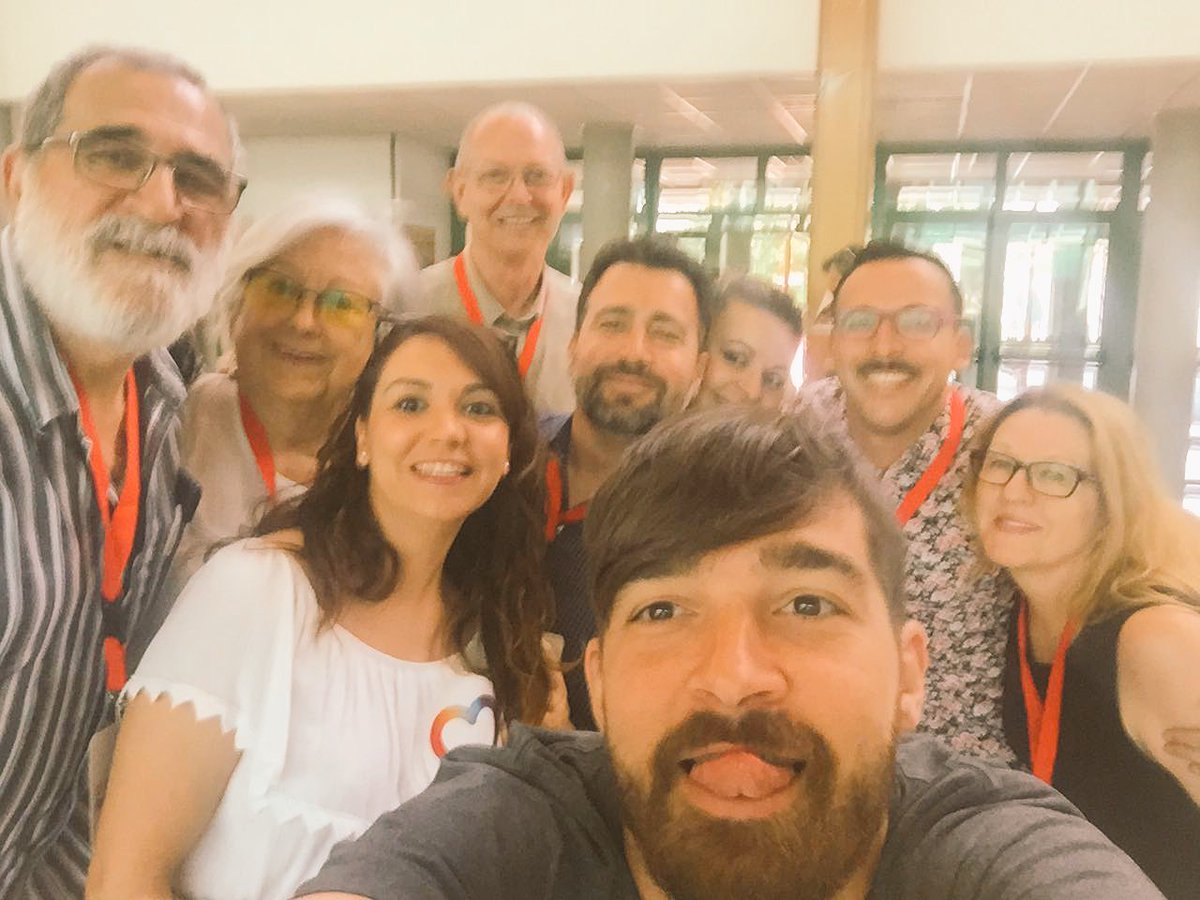 CarolinaDiezm's tweet photo. Con toda esta buena gente es difícil no sacar #LaSonrisaDeUnPaís. No tengo ninguna duda, Unidas y #UnidosPodemos26J https://t.co/qUOvwOP1nF