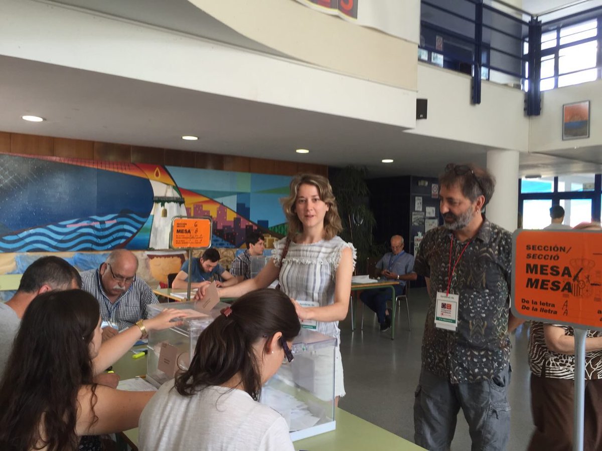 MarinaAlbiol's tweet photo. Avui comencem a construir un nou país #UnidosPodemos26J https://t.co/0vbOsUd3iT