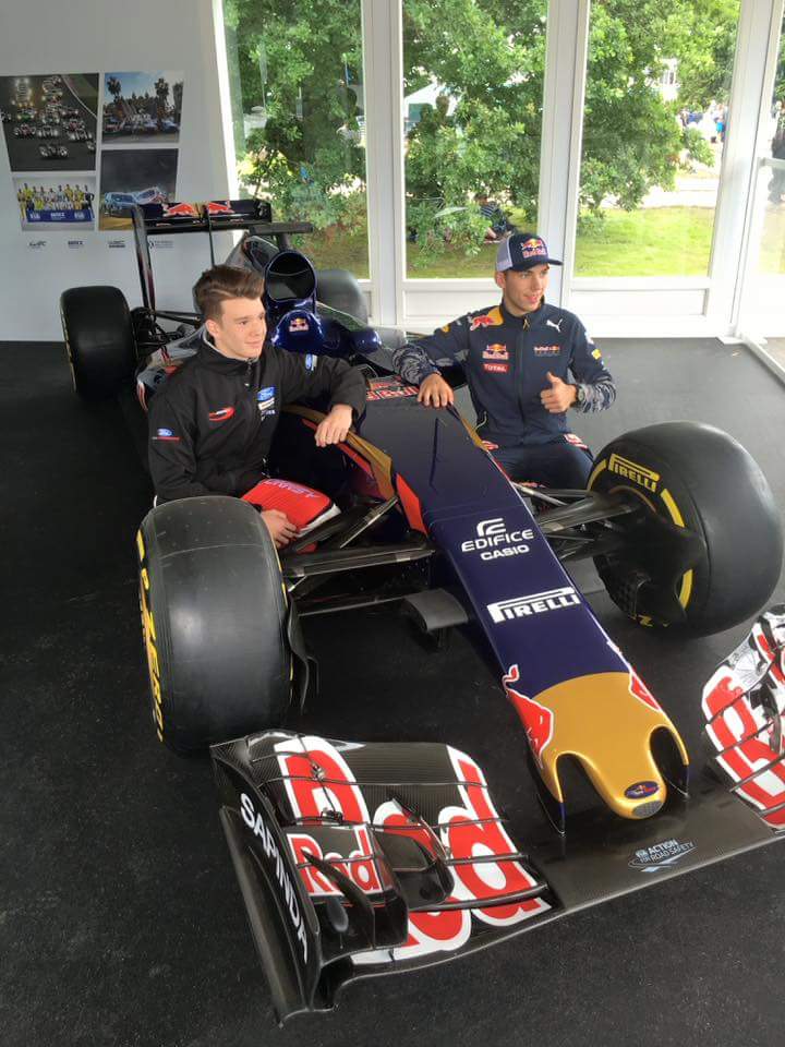 remco_v_eldik's tweet photo. @PierreGASLY & @ASimmonsFdez with @ToroRossoSpy #STR10 #FOS @fosgoodwood #STRwall #RBwall #givesyouwings https://t.co/fpmGnr5XPV