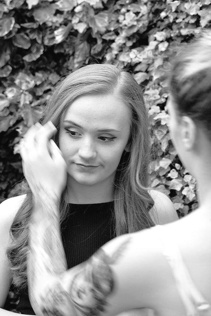 KiriLeah's tweet photo. Had a great time shooting this little one and doing her hair and make up! @HipsterGoldie #performer https://t.co/fsVw5npngH