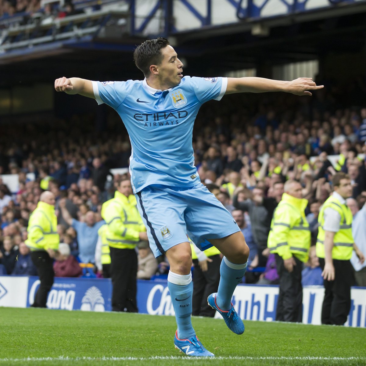 ManCity's tweet photo. Let's all wish a very happy 29th birthday to @SamNasri19!!! #mcfc #happybirthday 🎉🎊 https://t.co/If7EC0kjQo