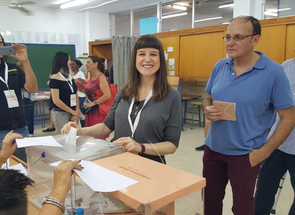 Lucia_Andalucia's tweet photo. Mi voto al Congreso y al Senado ya en la urna, cargado de ilusión y sonrisas https://t.co/y3g7YrsJQX