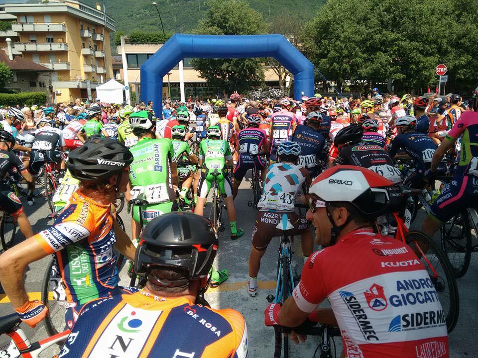 SpazioCiclismo's tweet photo. #CNIta
Le voci alla partenza del #CampionatoItaliano
I corridori ci svelano le loro tattiche
https://t.co/argBZiYpnk https://t.co/l3Mg5FmPOH