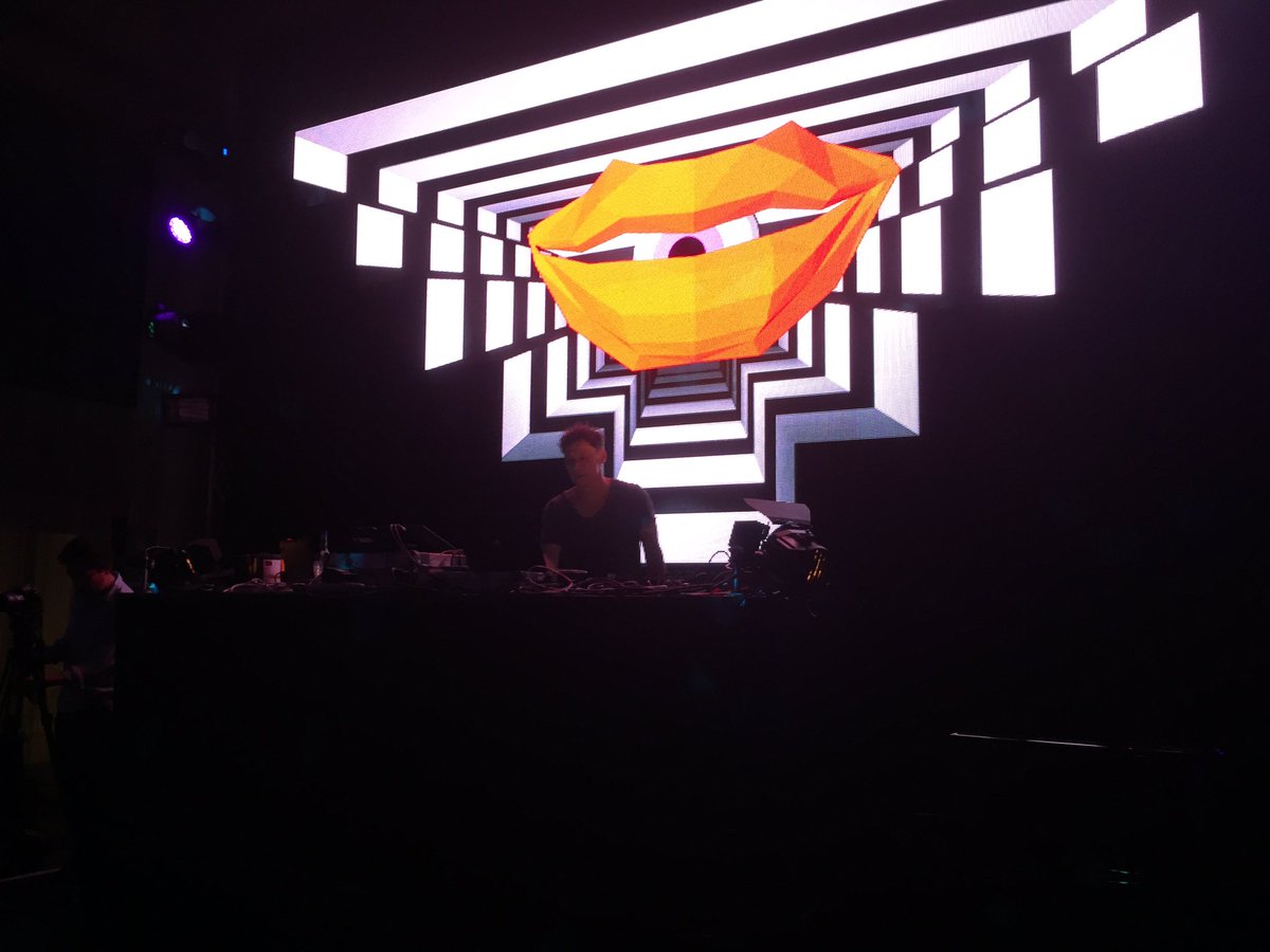 YaafInfo's tweet photo. #3dlightshow with #planetaryassaultsystems #LukeSlater live mix @TonhalleLate #zürich @projektilart https://t.co/auRMv0xdV1