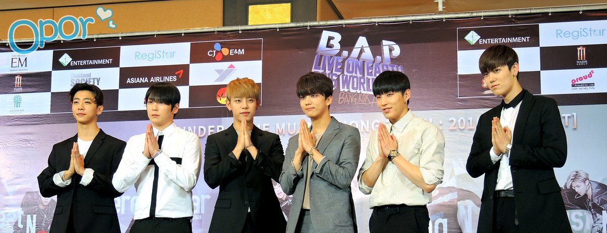 sungjimun88's tweet photo. Who's the best of Thai greeting? #BAP #BangkokAwake2016  #비에이피 https://t.co/pX7iKNbCoB