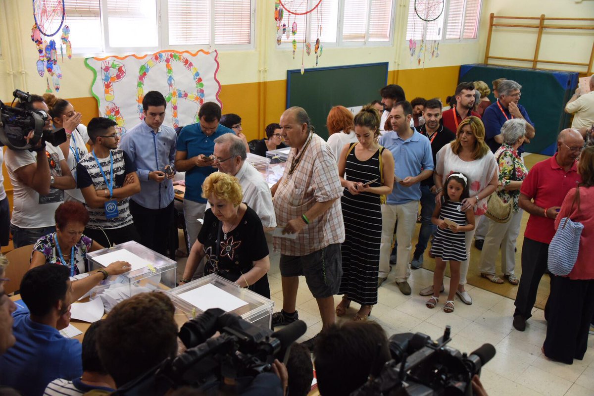 psoedeandalucia's tweet photo. .@susanadiaz vota en unas elecciones decisivas. Está en juego nuestro futuro y el de nuestr@s hij@s y niet@s https://t.co/CoXZW0Ho20