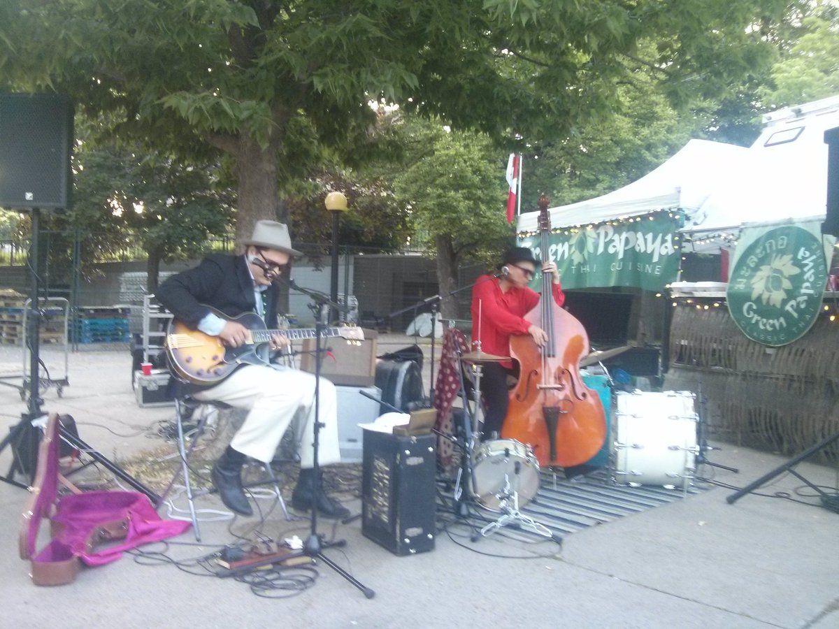 Yday <a href="/bluemoonmarquee/">Blue Moon Marquee</a> killed their gig near our vendor area. Story on #OttJazz eats: ottawalife.com/2016/06/jazz-u…
