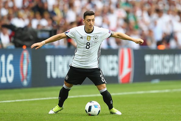 〽️ All <a href="/Arsenal/">Arsenal</a> attention turns to this man - @MesutOzil1088 starts for #GER  against #SVK  at #EURO2016