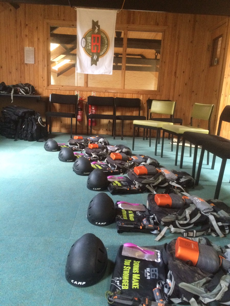 MatthewCropp's tweet photo. Wet kit is the sign of a great weekend #breconfamilycourse @BGSurvival @YompScott @GrimleyDamian https://t.co/KgrHErMo8M