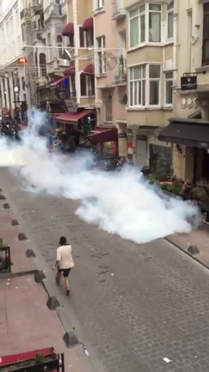 WenzelMichalski's tweet photo. #Istanbul police cracks down on banned #Pride2016. Teargas, plastic bullets. Disproportionate violence. https://t.co/DVS9VPQwvR