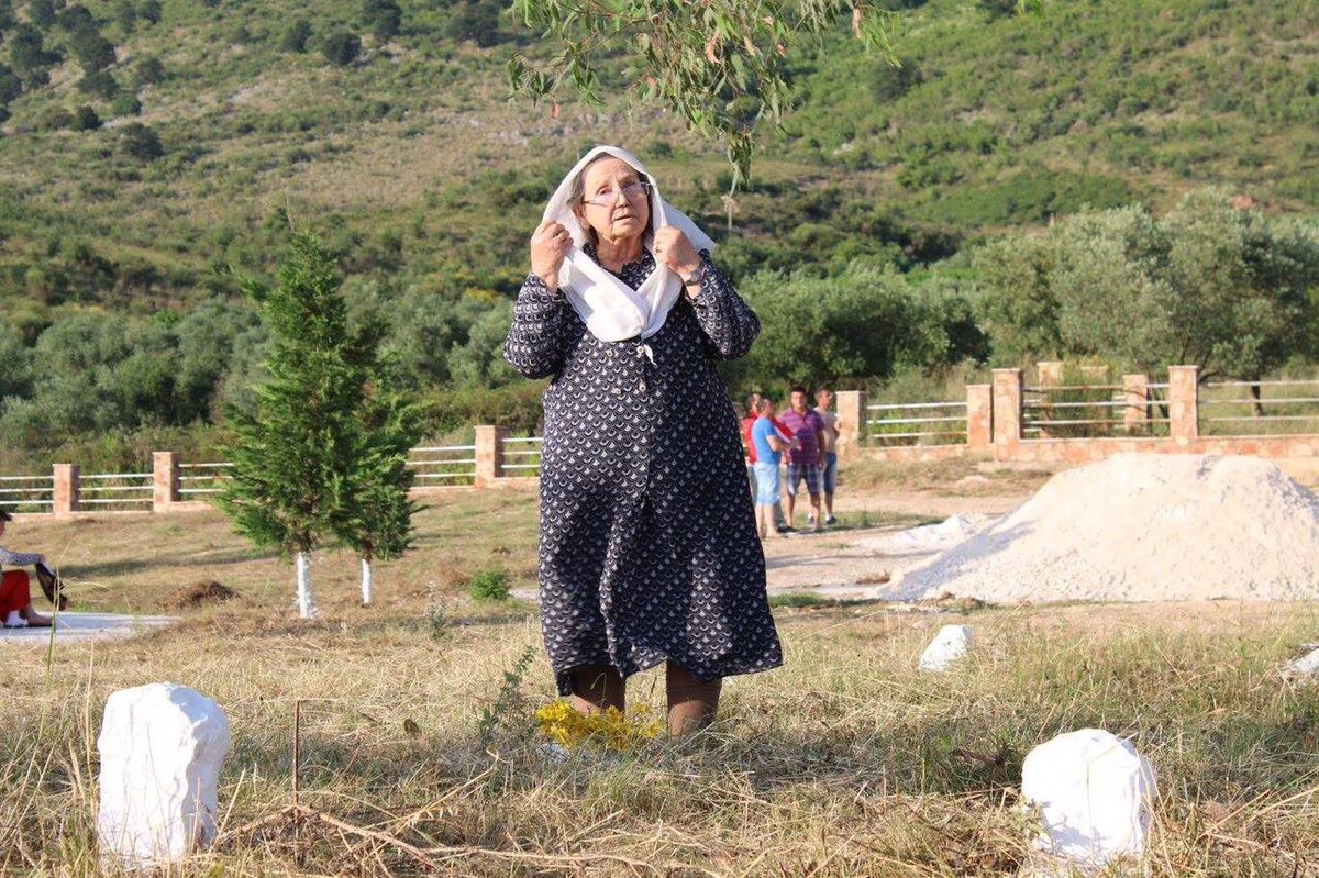 VjollcaBraho's tweet photo. Homazhe per viktimat e pafajshme çame, qe humben jeten ne ate marshim biblik. #PDIU s’e harron amanetin e te pareve! https://t.co/Ktj7vWXkkG