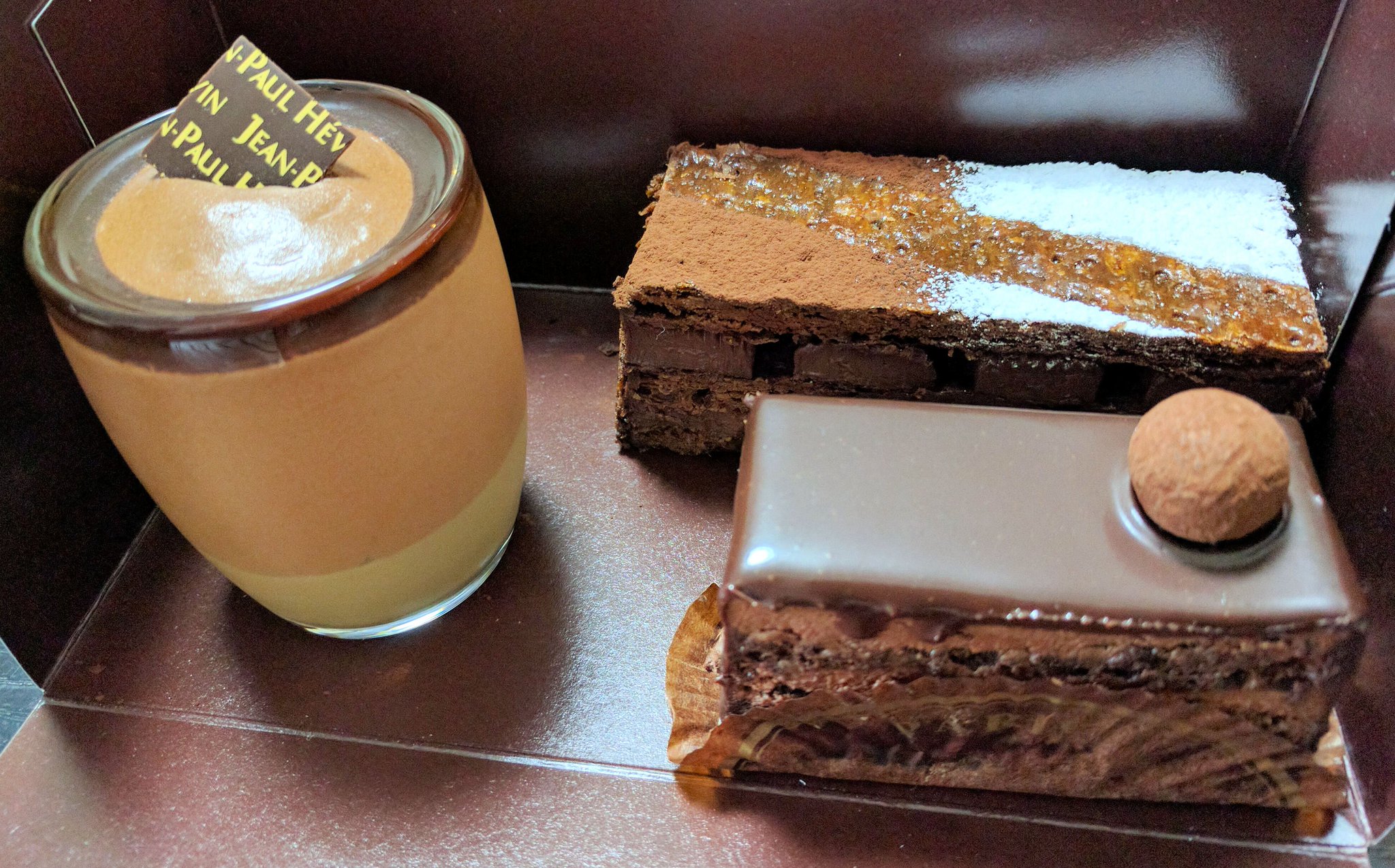 Eiji Kamioka ジャン ポール エヴァン Jean Paul Hevin Japon 伊勢丹浦和店でアイス クリーム やっぱりチョコレート専門店のアイスクリームは美味い 食後のお楽しみとして 週末限定のケーキも購入