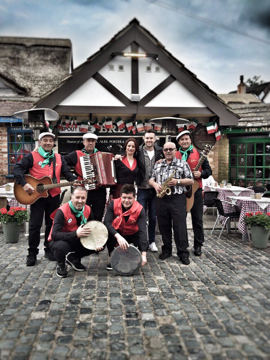 Shaun_Preston's tweet photo. That's a wrap! Great time performing at @OwdNellsTavern @GTHamlet Italian Festival! https://t.co/xFYw0IifdG