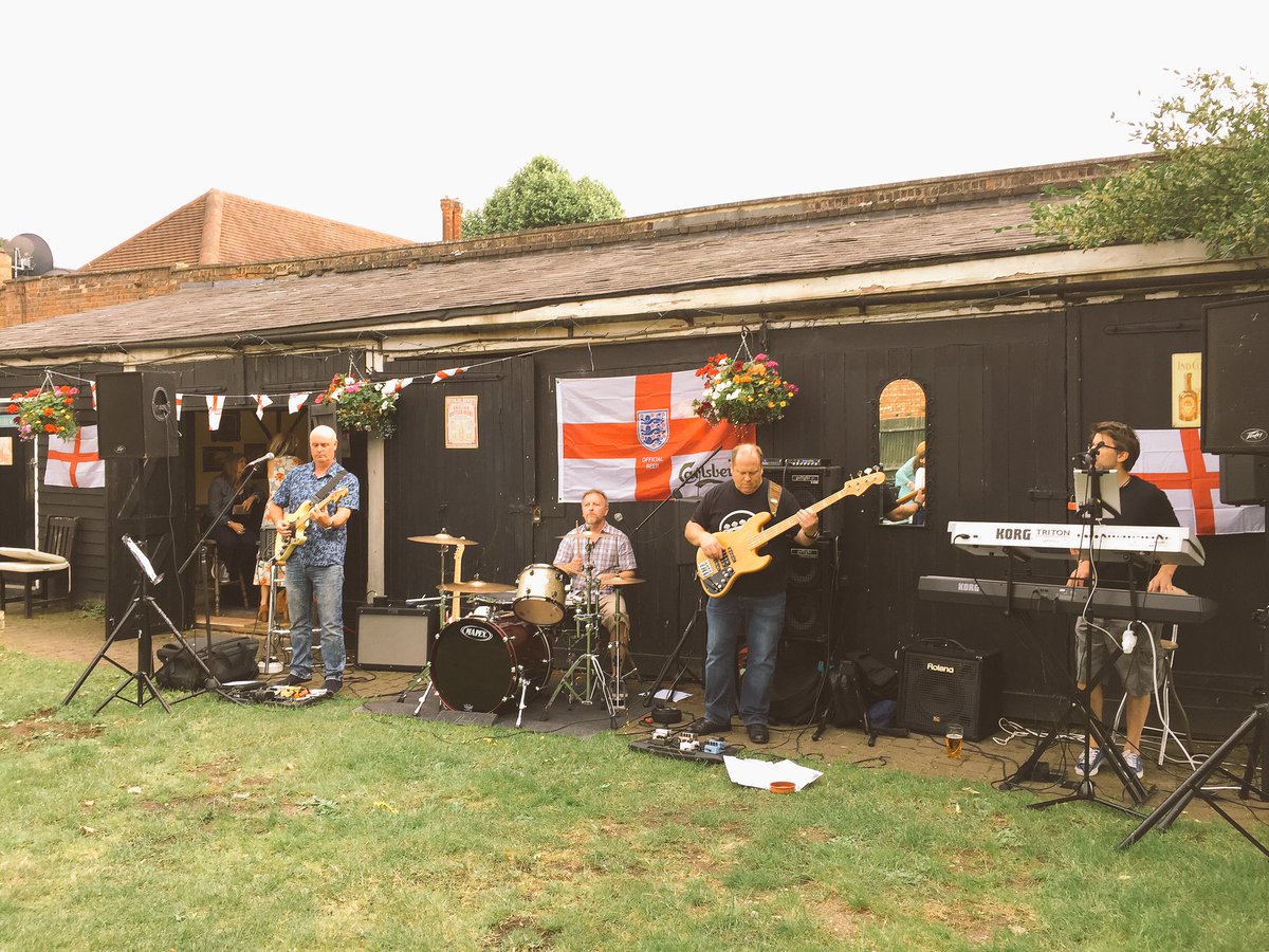 ChuffersLion's tweet photo. Summer time live music - come and join us 🍻🍻😎@LoveHoddesdon #livemusic https://t.co/aeYTMywlXT