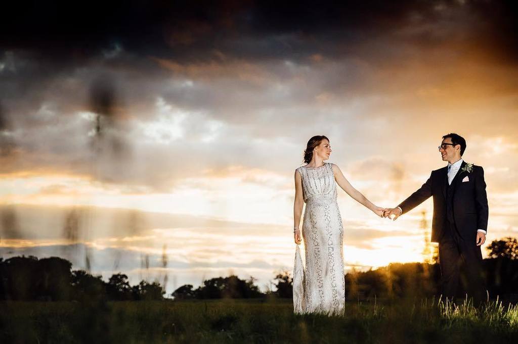 HumpstonandBull's tweet photo. Laura &amp; Joe on their wedding day. https://t.co/PDNh5nw3Y1 https://t.co/t8YM4Lv5wV