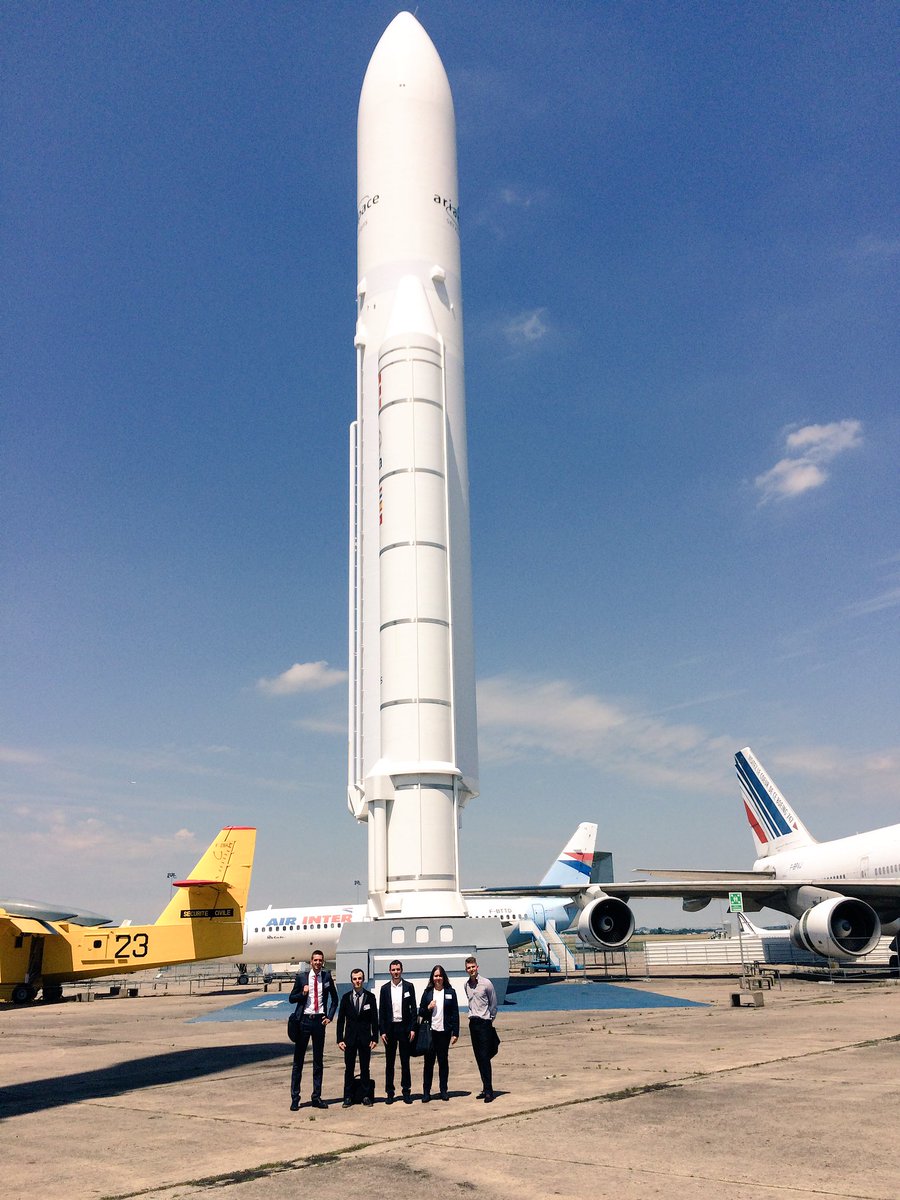 jjccddll's tweet photo. L'ISMANS Space Team, lors de la 10ème édition du défi aérospatial étudiant ! Très belle expérience. #ismans#dassault https://t.co/sPqjWHOaqD