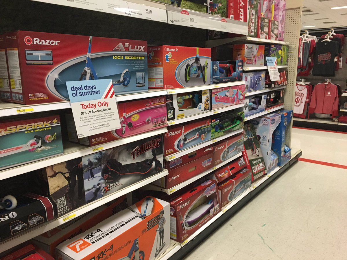 TargetDeidi's tweet photo. 9 days of deals! Full aisles, driving sales! #the great T1788. @detroitswan @lewmeg2 https://t.co/boyDESCBjz