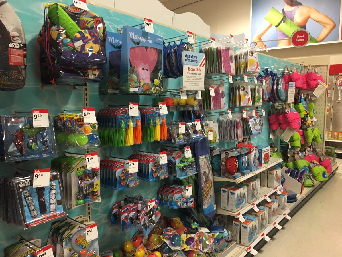 TargetDeidi's tweet photo. 9 days of deals! Full aisles, driving sales! #the great T1788. @detroitswan @lewmeg2 https://t.co/boyDESCBjz