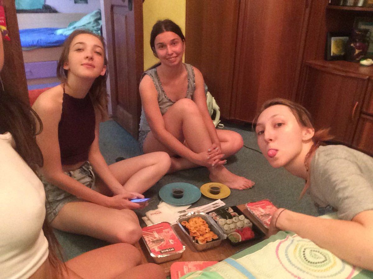 u-molodih-amerikanok-devishnik-video